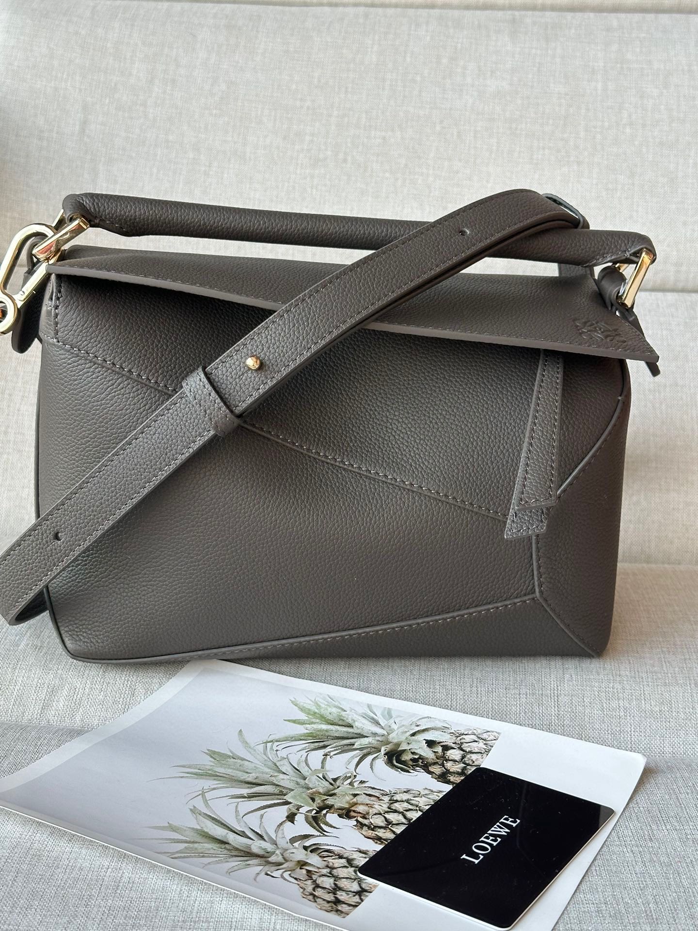 로에베 Loewe 3001b Puzzle Bag 24cm