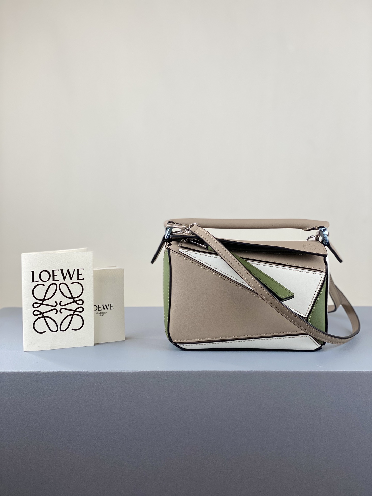 로에베 Loewe 3000 mini puzzle Bag 18cm