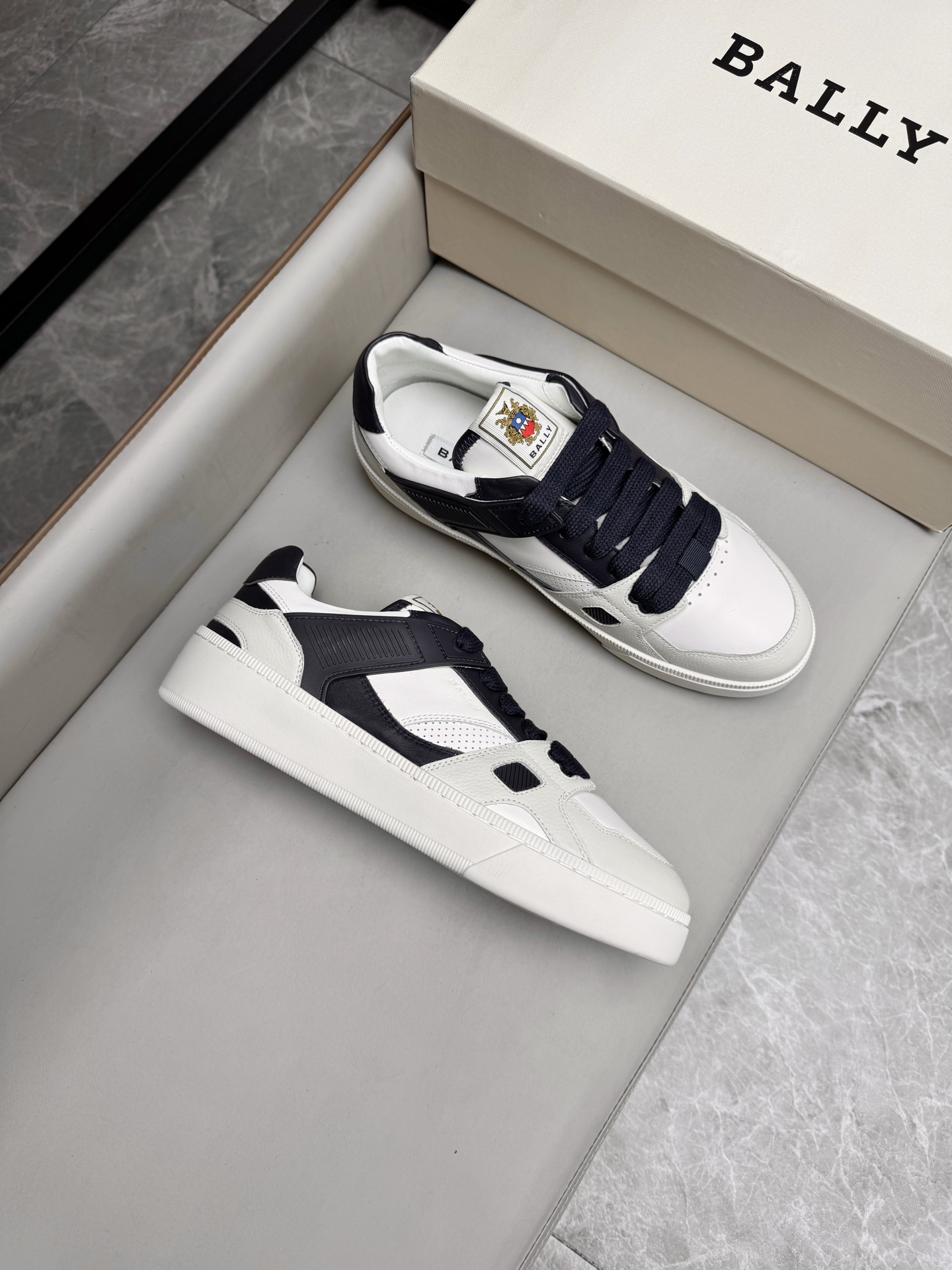 발리 BALLY 스니커즈