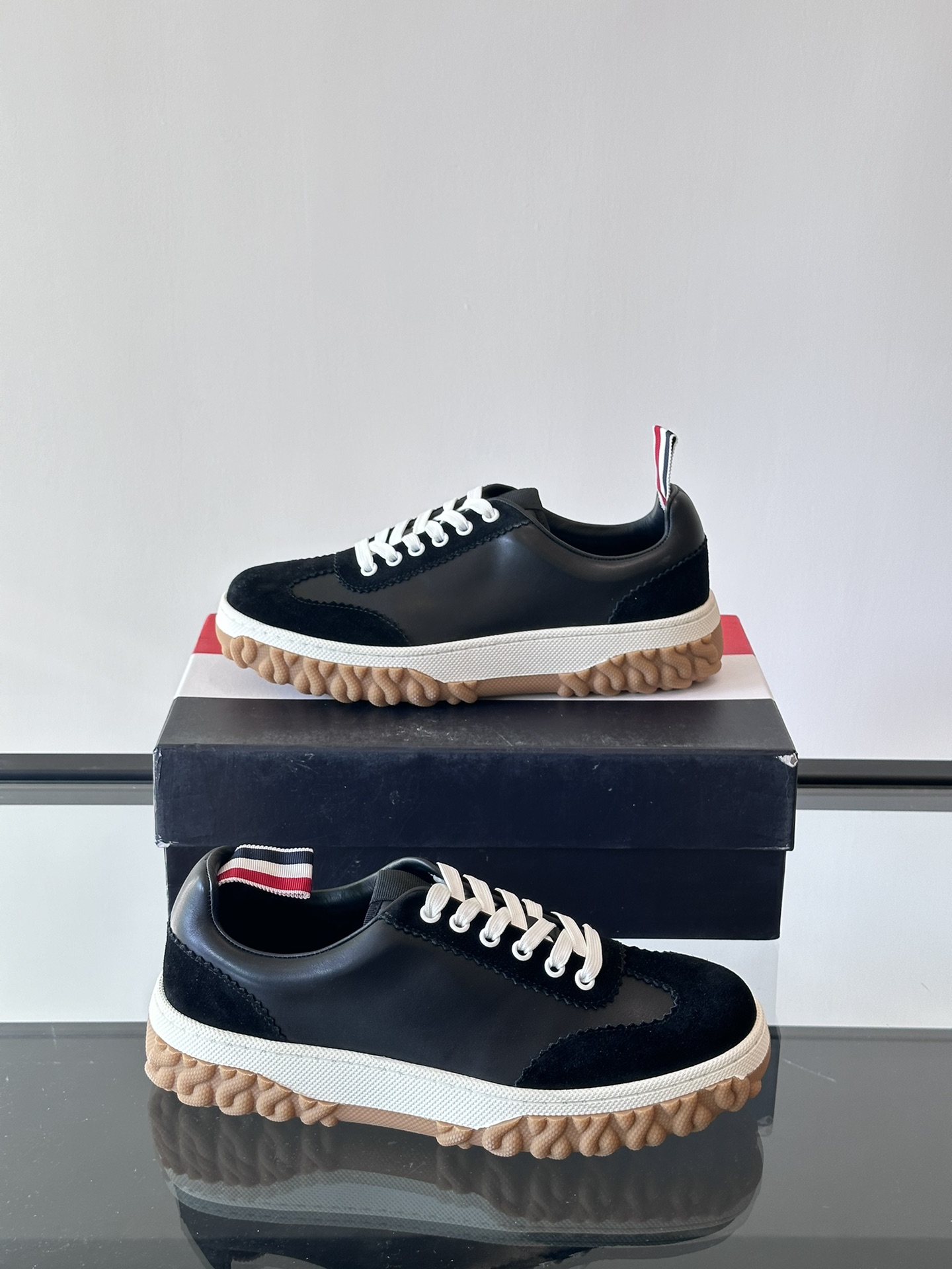 톰브라운 Thom Browne 스니커즈