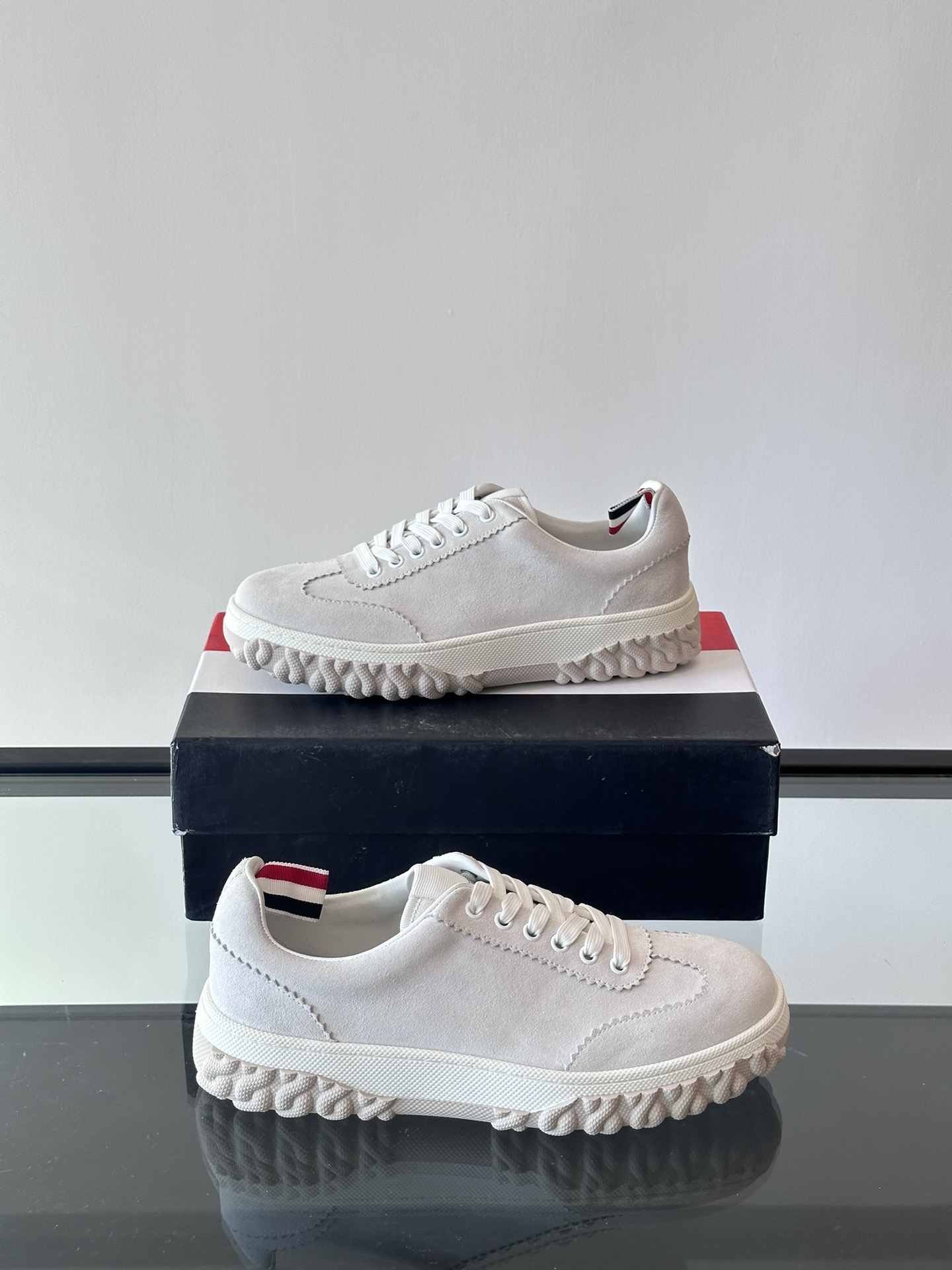 톰브라운 Thom Browne 스니커즈
