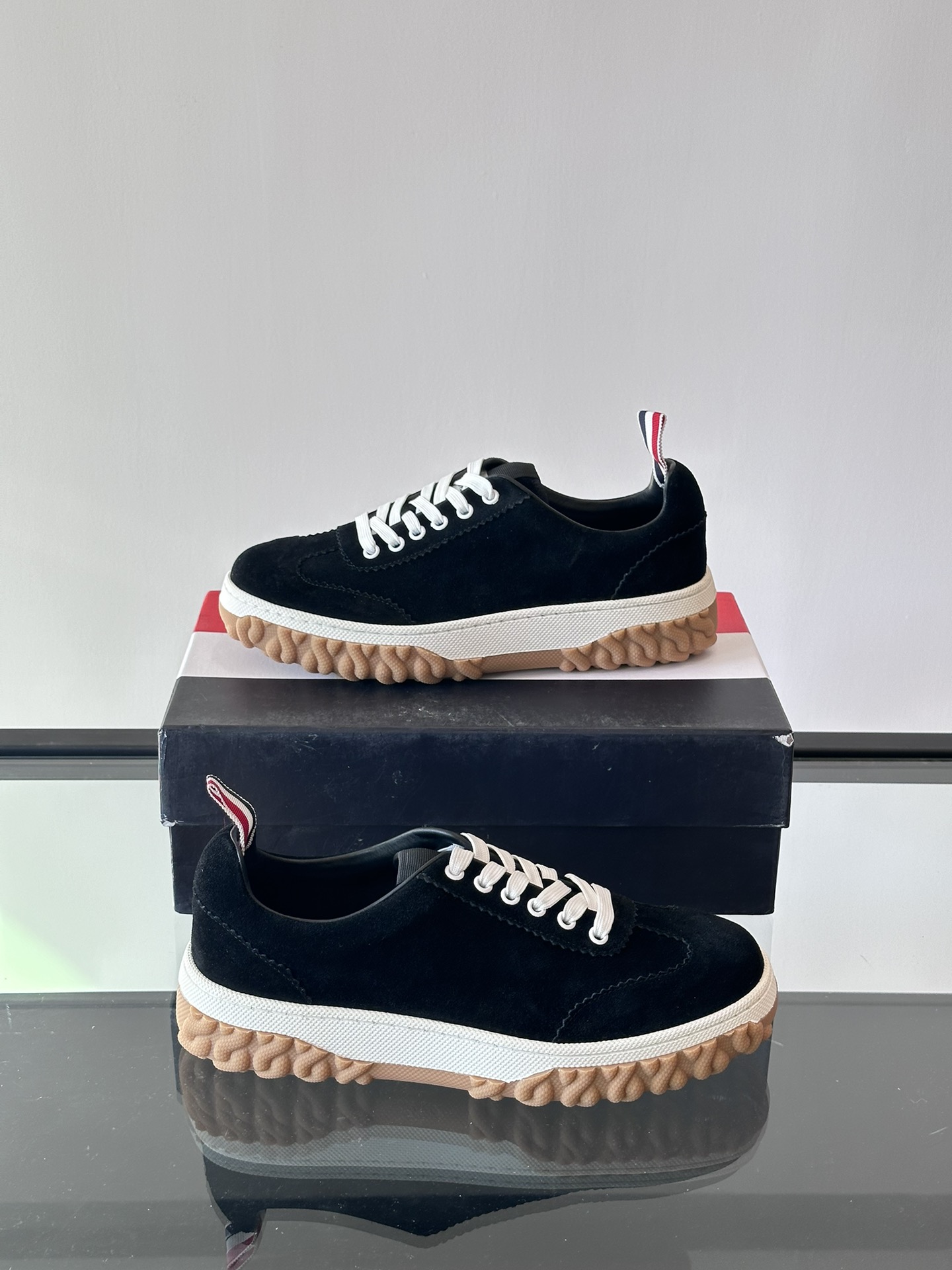 톰브라운 Thom Browne 스니커즈