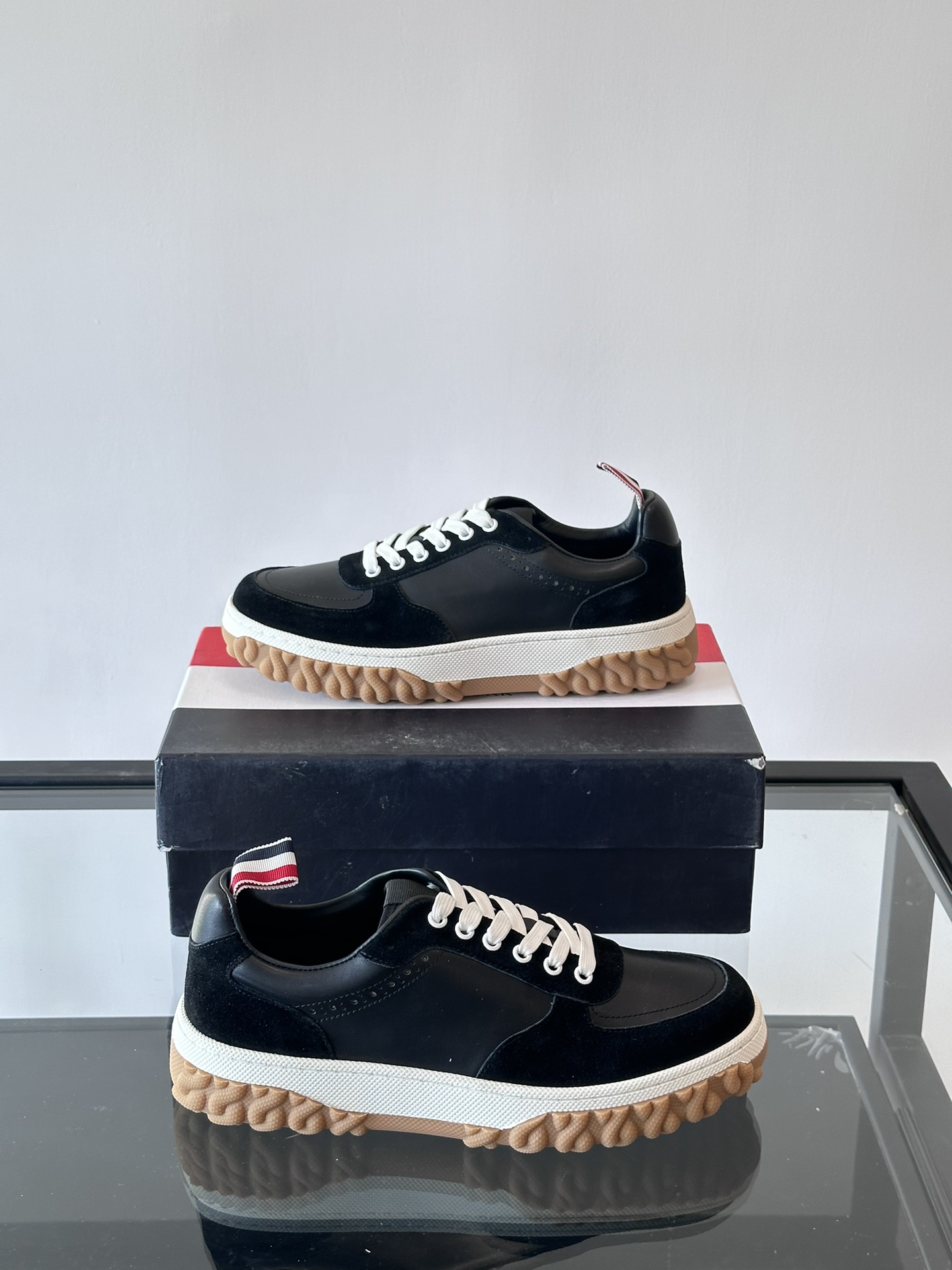 톰브라운 Thom Browne 스니커즈