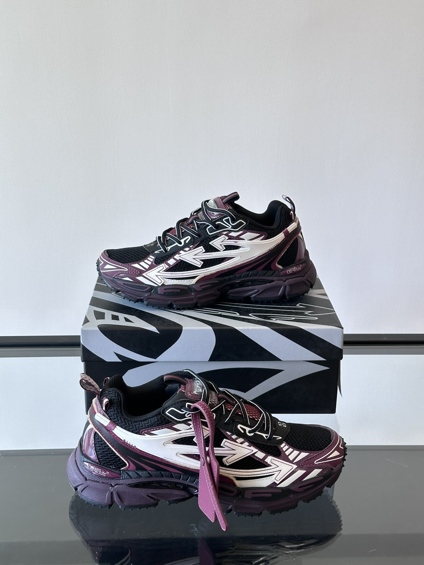 오프화이트 (Off-White) 스니커즈