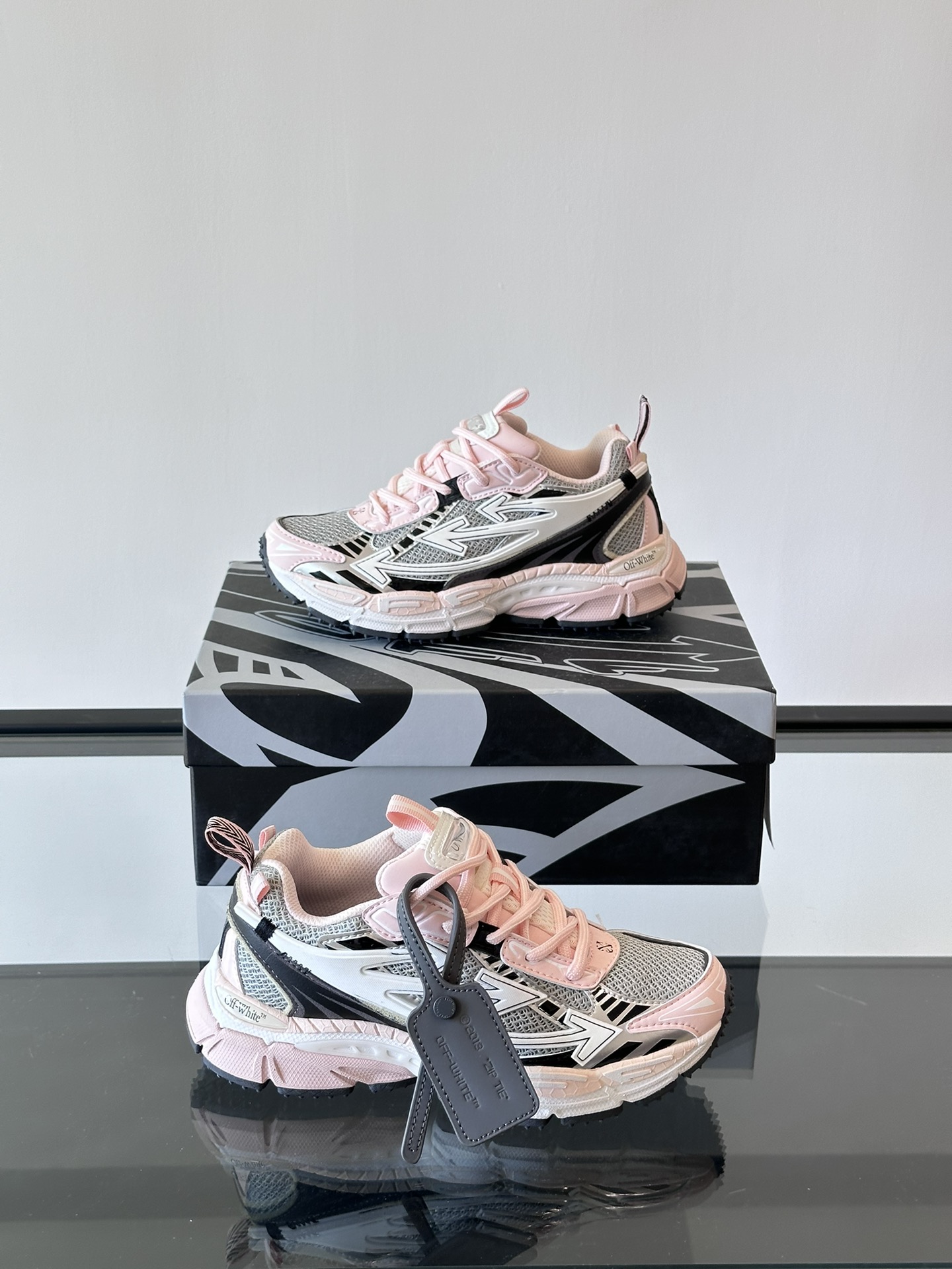 오프화이트 (Off-White) 스니커즈