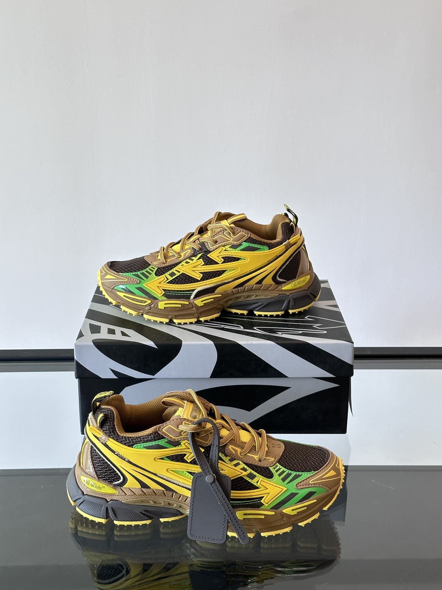 오프화이트 (Off-White) 스니커즈