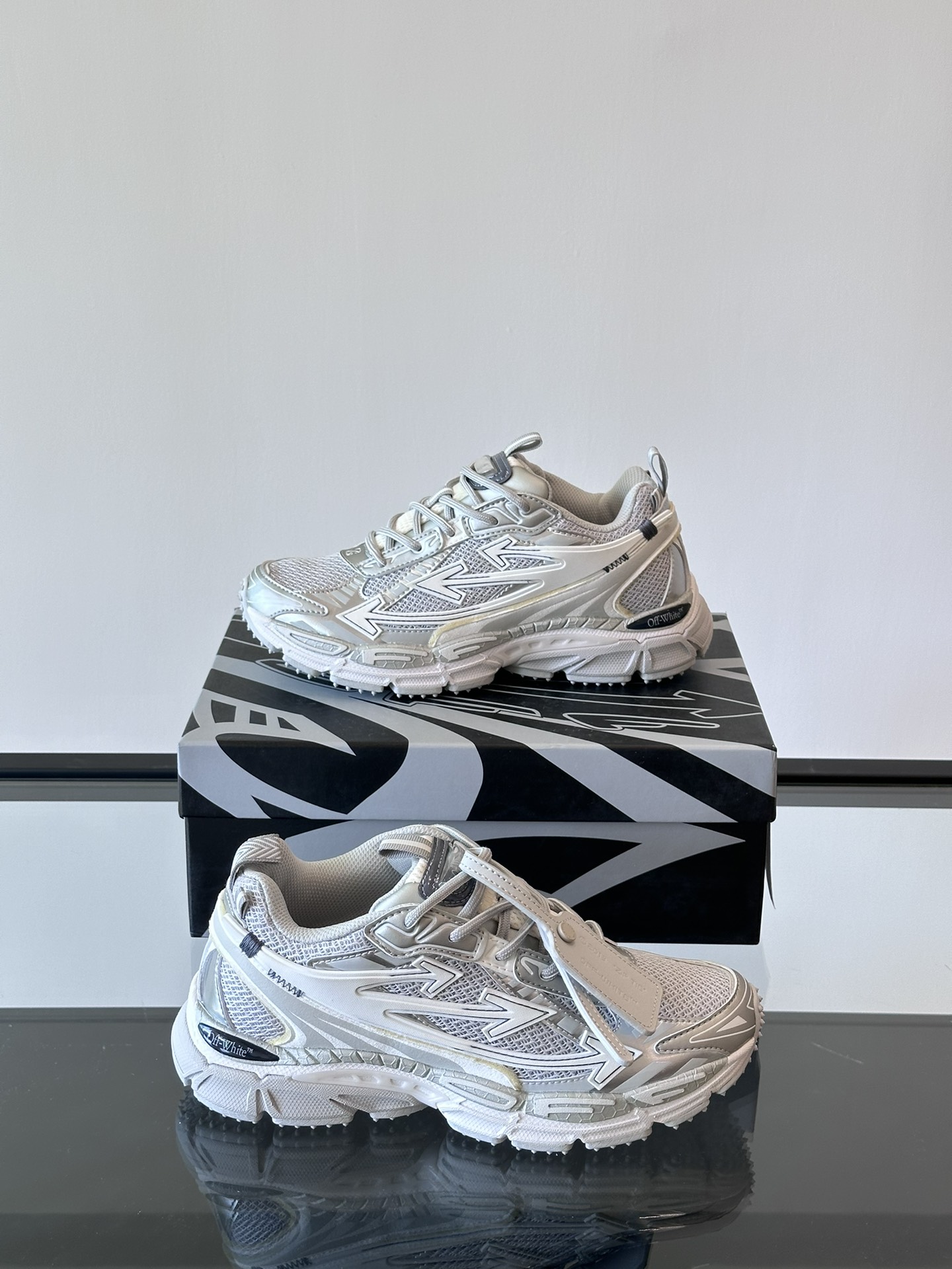 오프화이트 (Off-White) 스니커즈