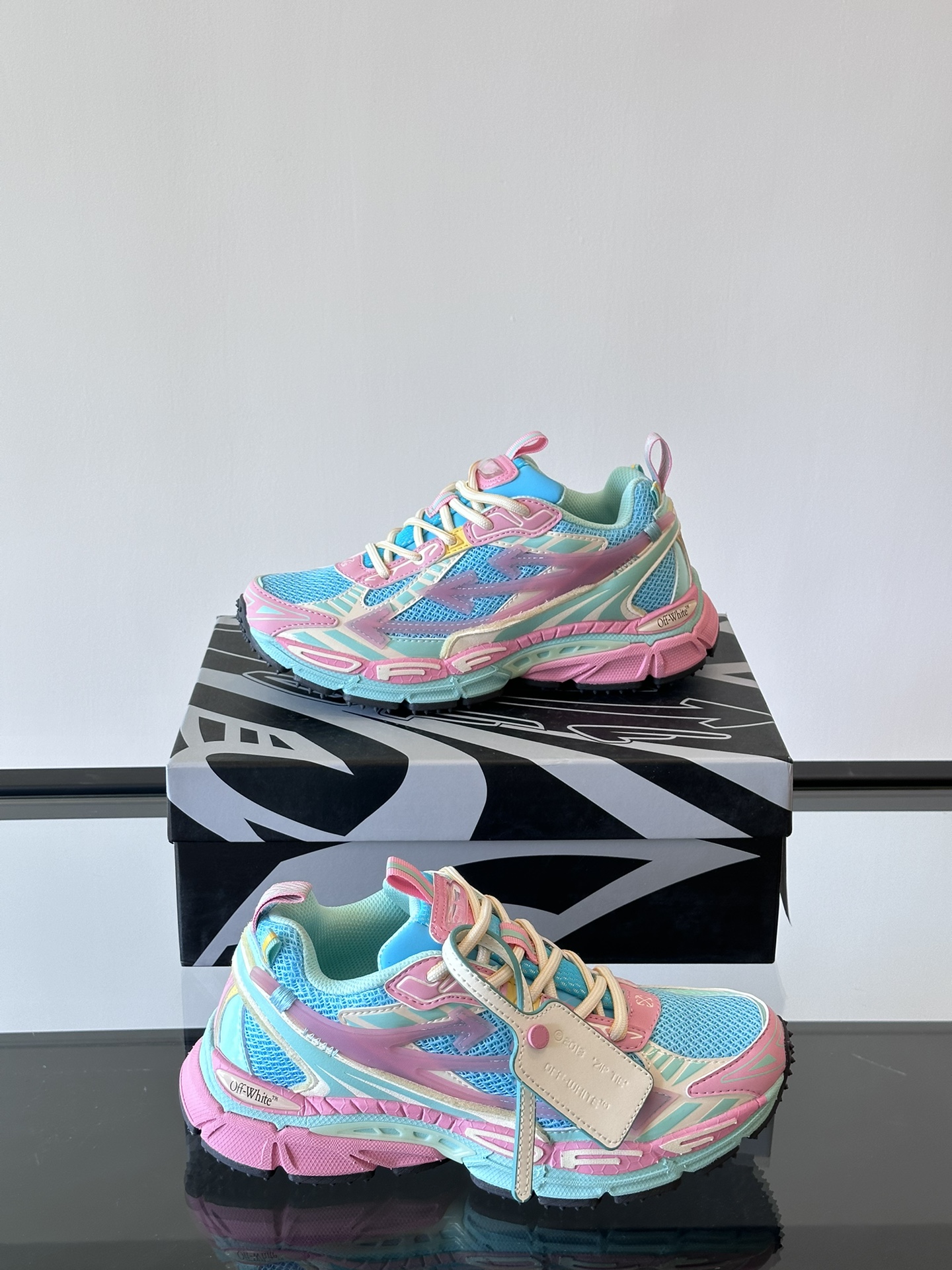 오프화이트 (Off-White) 스니커즈