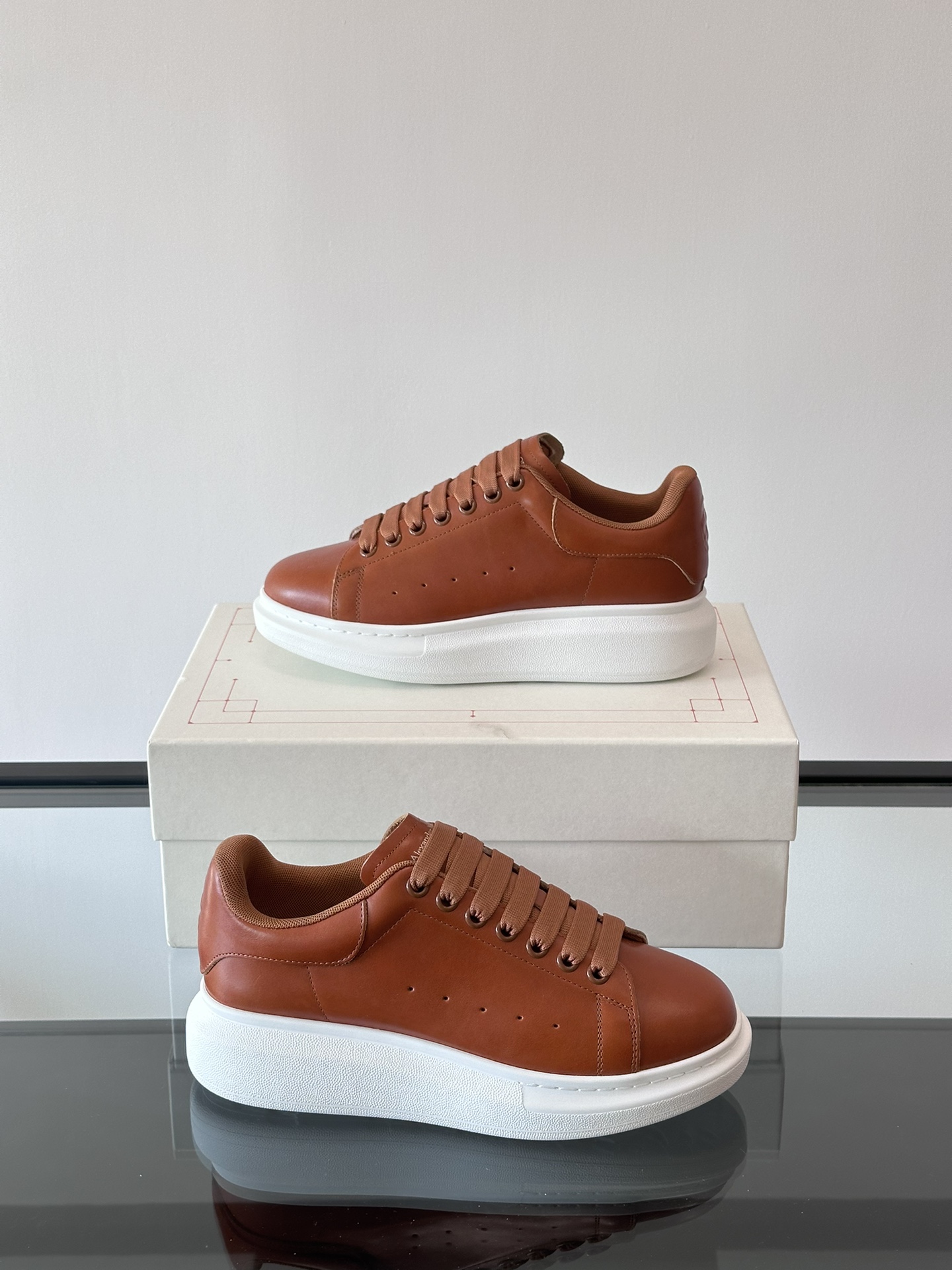 Alexander McQueen 스니커즈