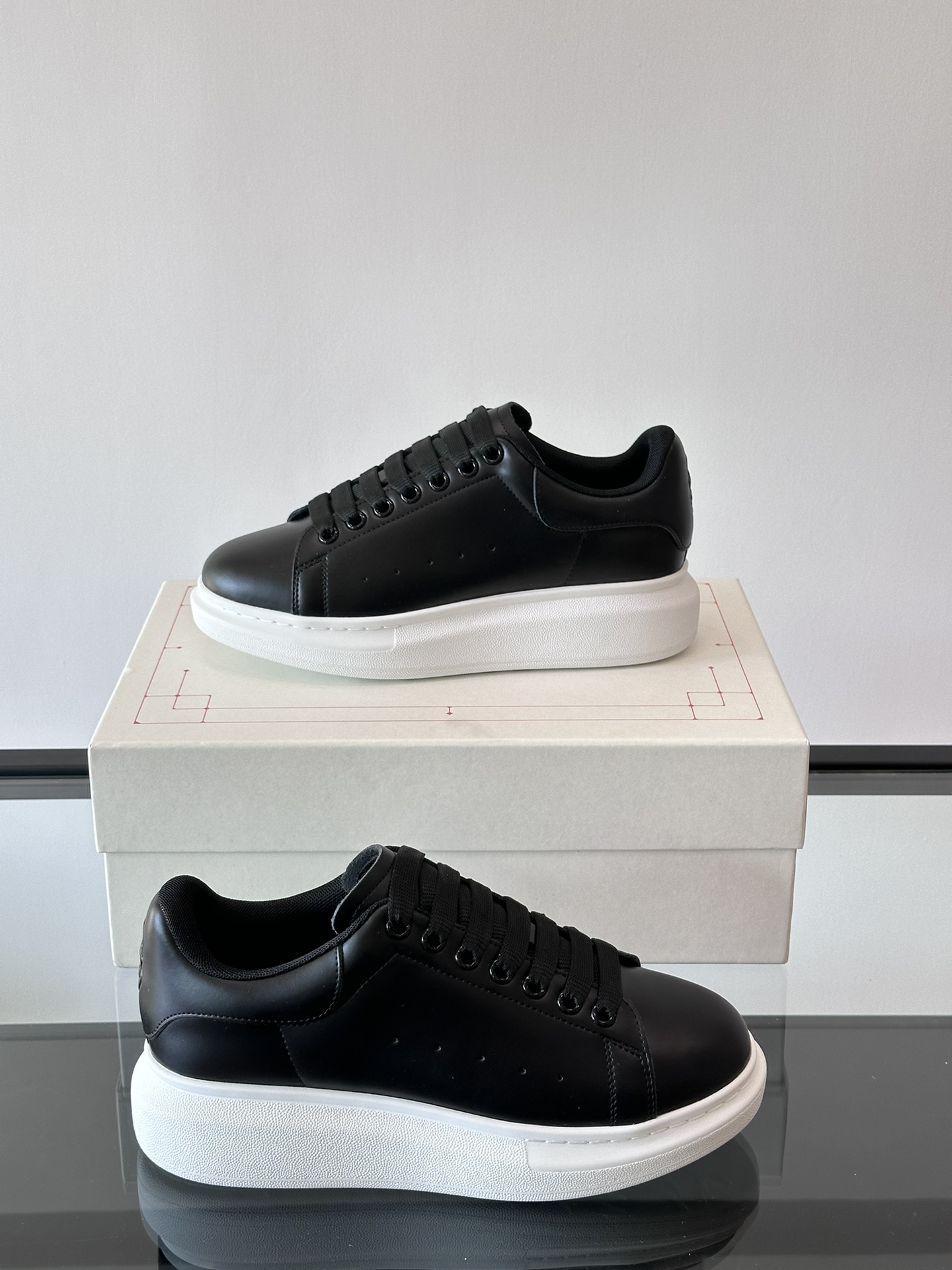 Alexander McQueen 스니커즈