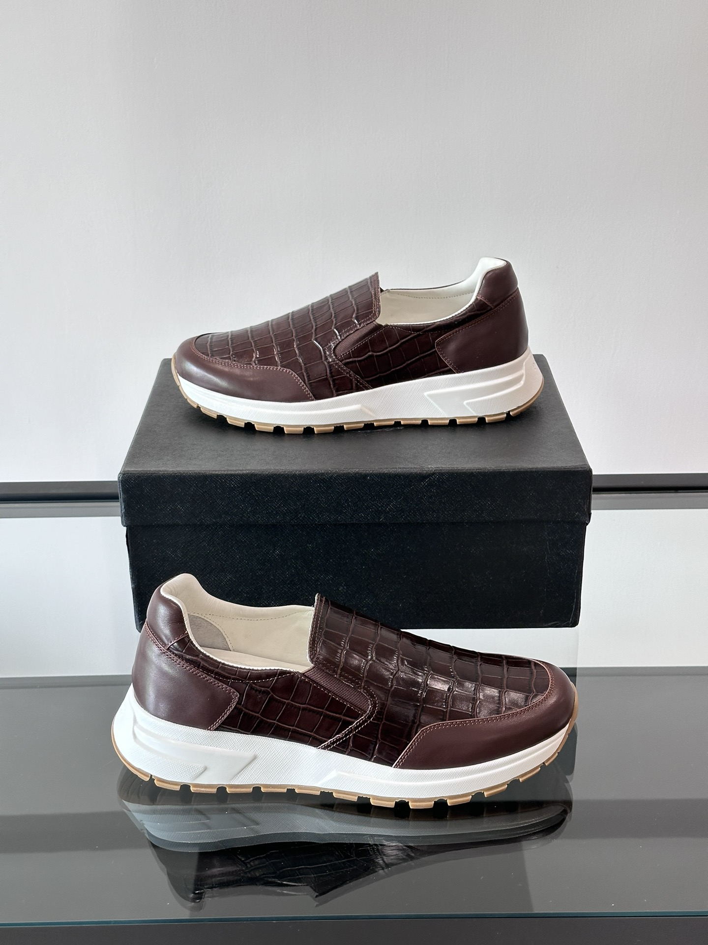 프라다 Prada 스니커즈