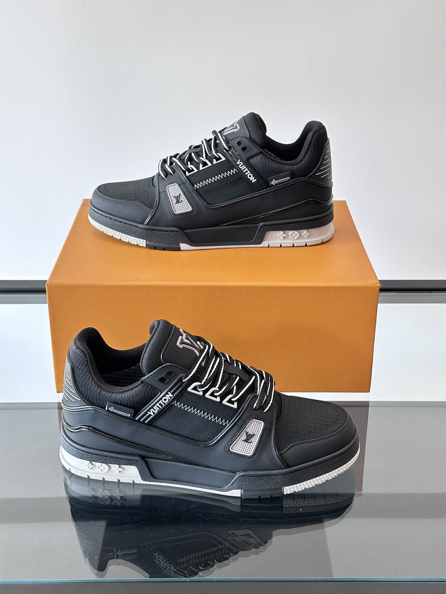 루이비통 LV TRAINER 스니커즈