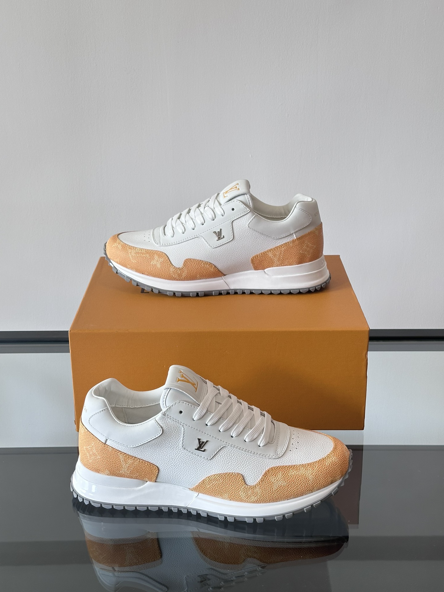 루이비통 LV RUN AWAY 스니커즈