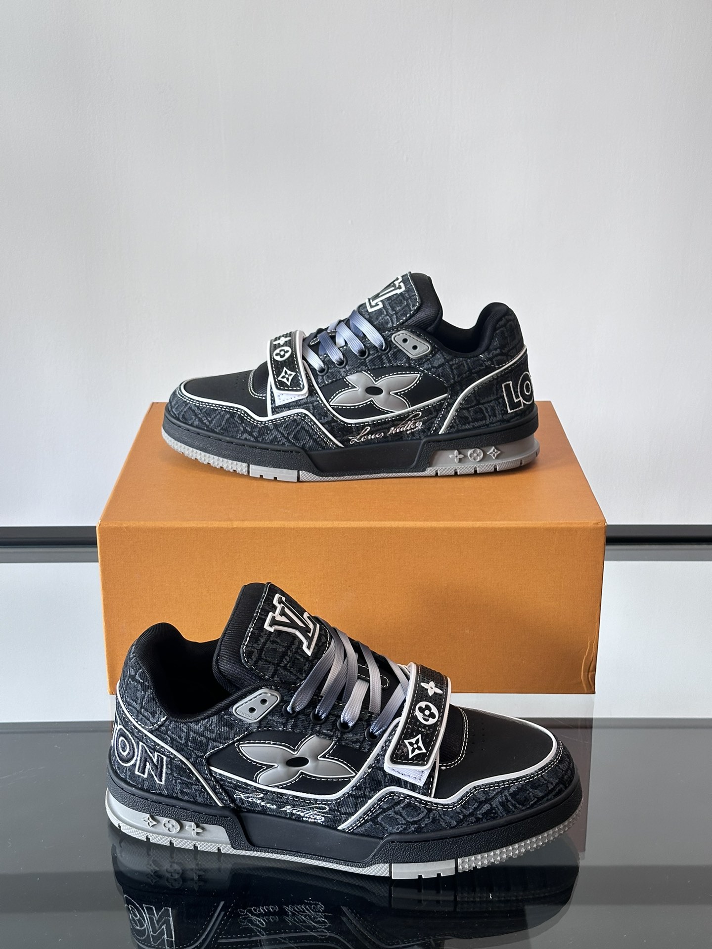 루이비통 LV TRAINER 스니커즈