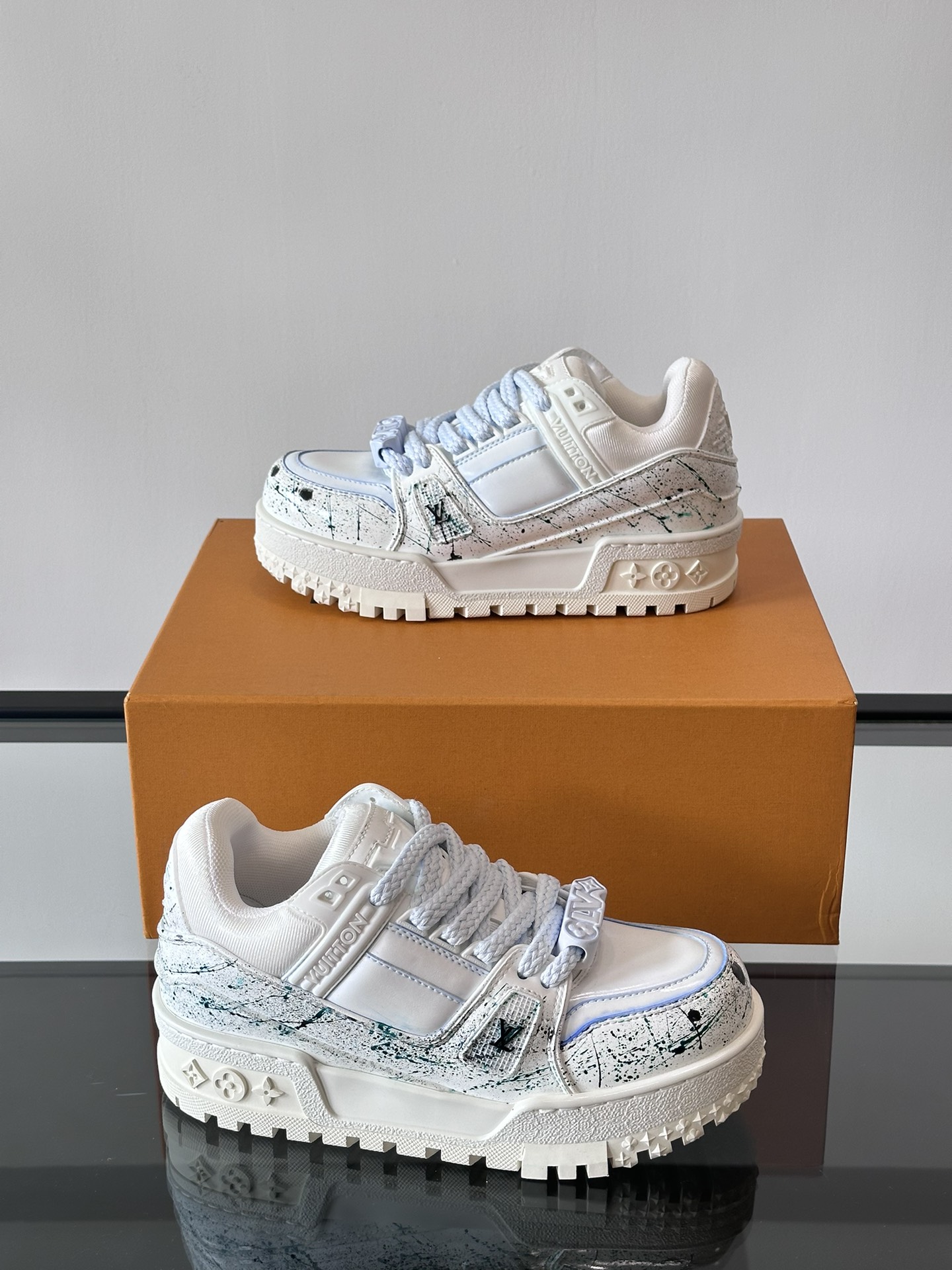 루이비통 LV TRAINER 스니커즈