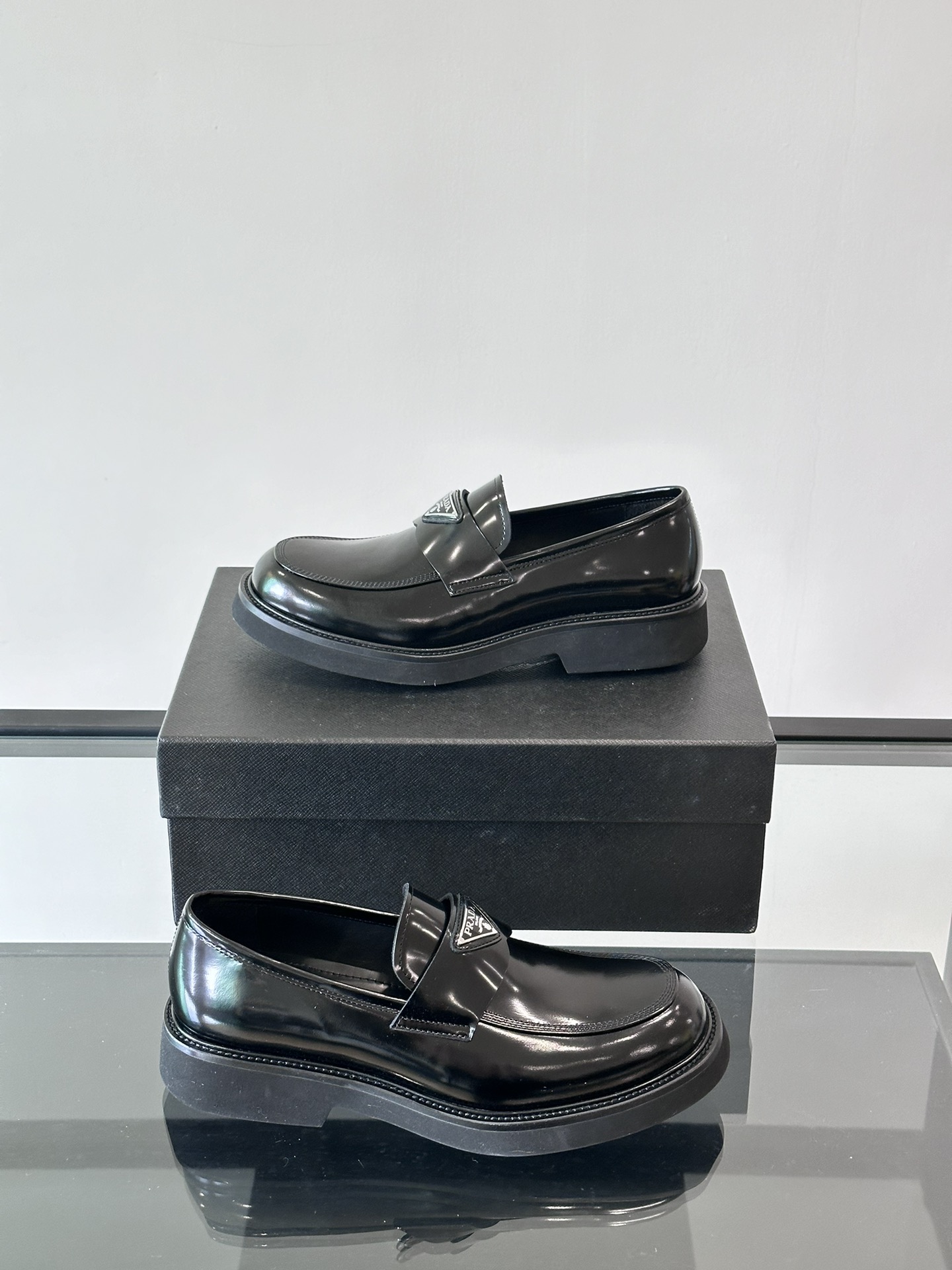 프라다 Prada 스니커즈