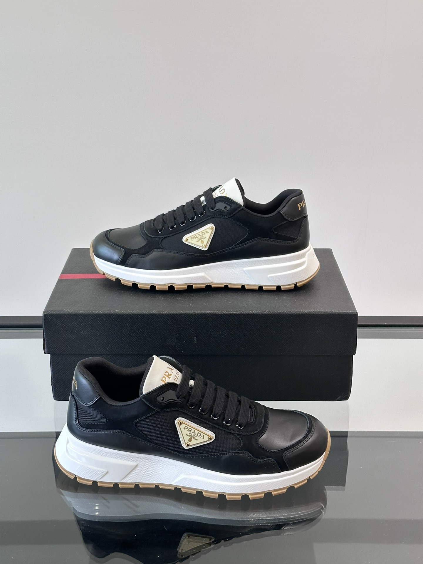 프라다 Prada 스니커즈