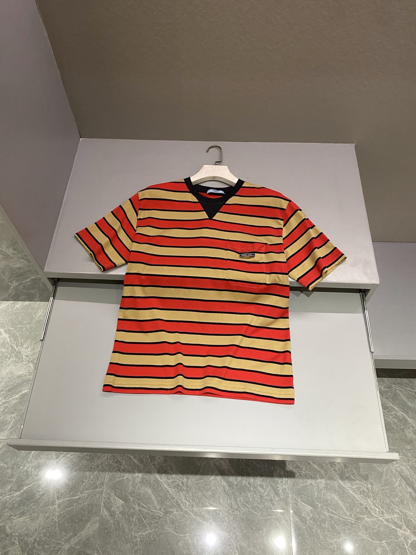 프라다 Prada 반팔 티셔츠