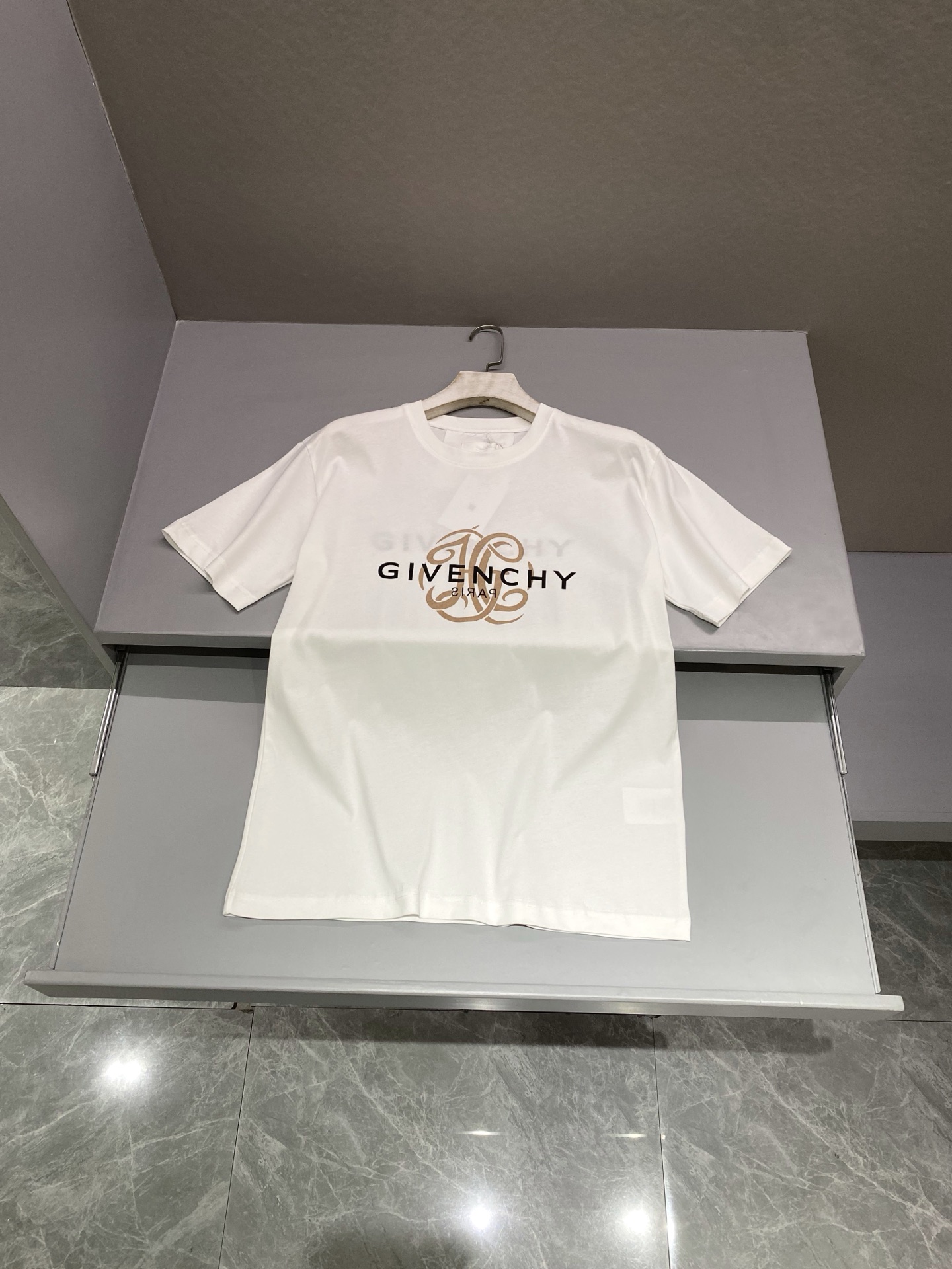 지방시 Givenchy 반팔 티셔츠