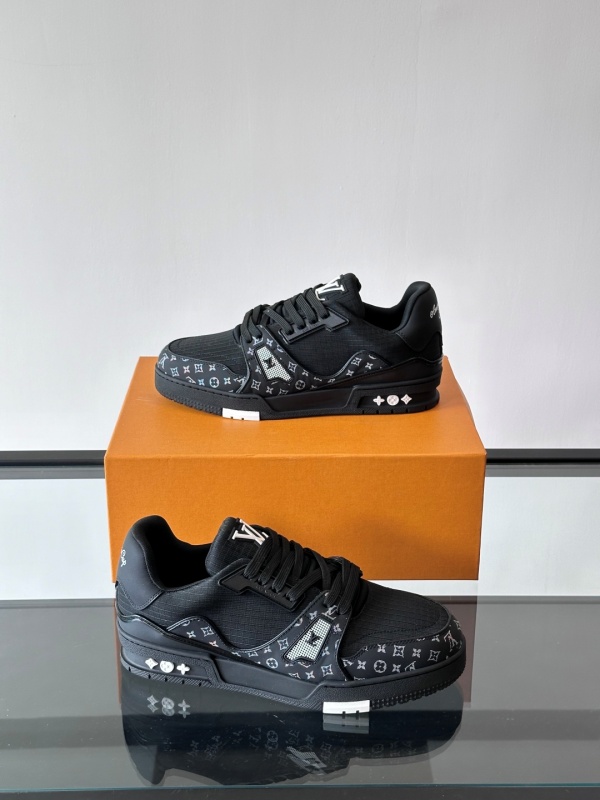 루이비통 LV TRAINER 스니커즈