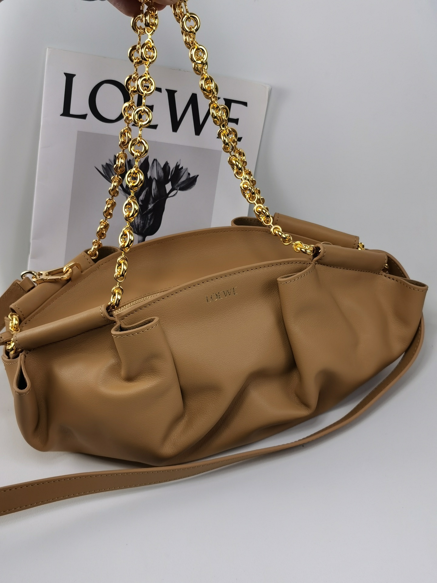 로에베 Loewe 1668A Small Paseo Bag In Shiny Nappa Calfskin 35cm