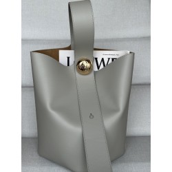 로에베 Loewe 332 Medium Pebble Bucket Bag in Mellow Calfskin