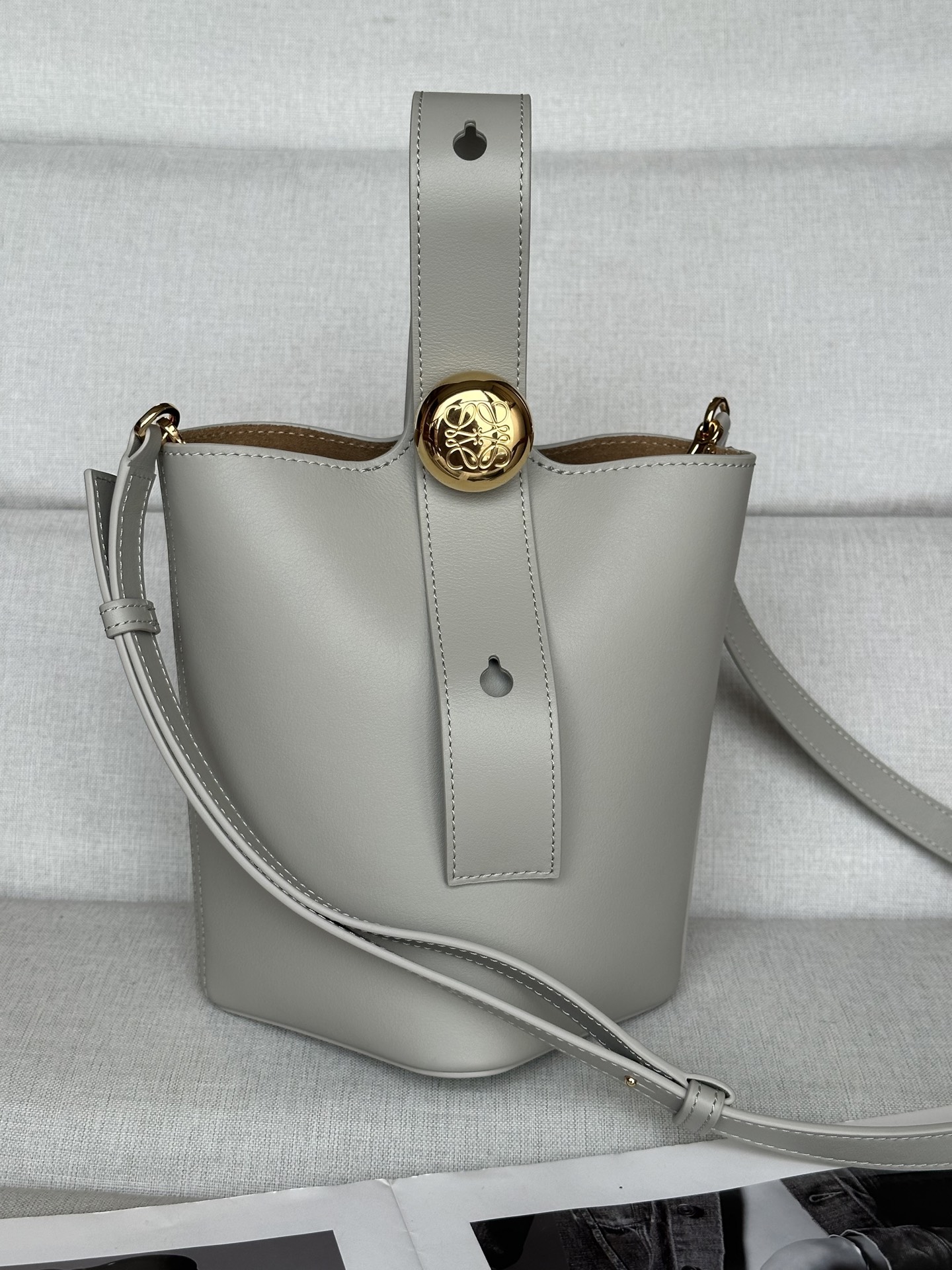 로에베 Loewe 332S Mini Pebble Bucket Bag