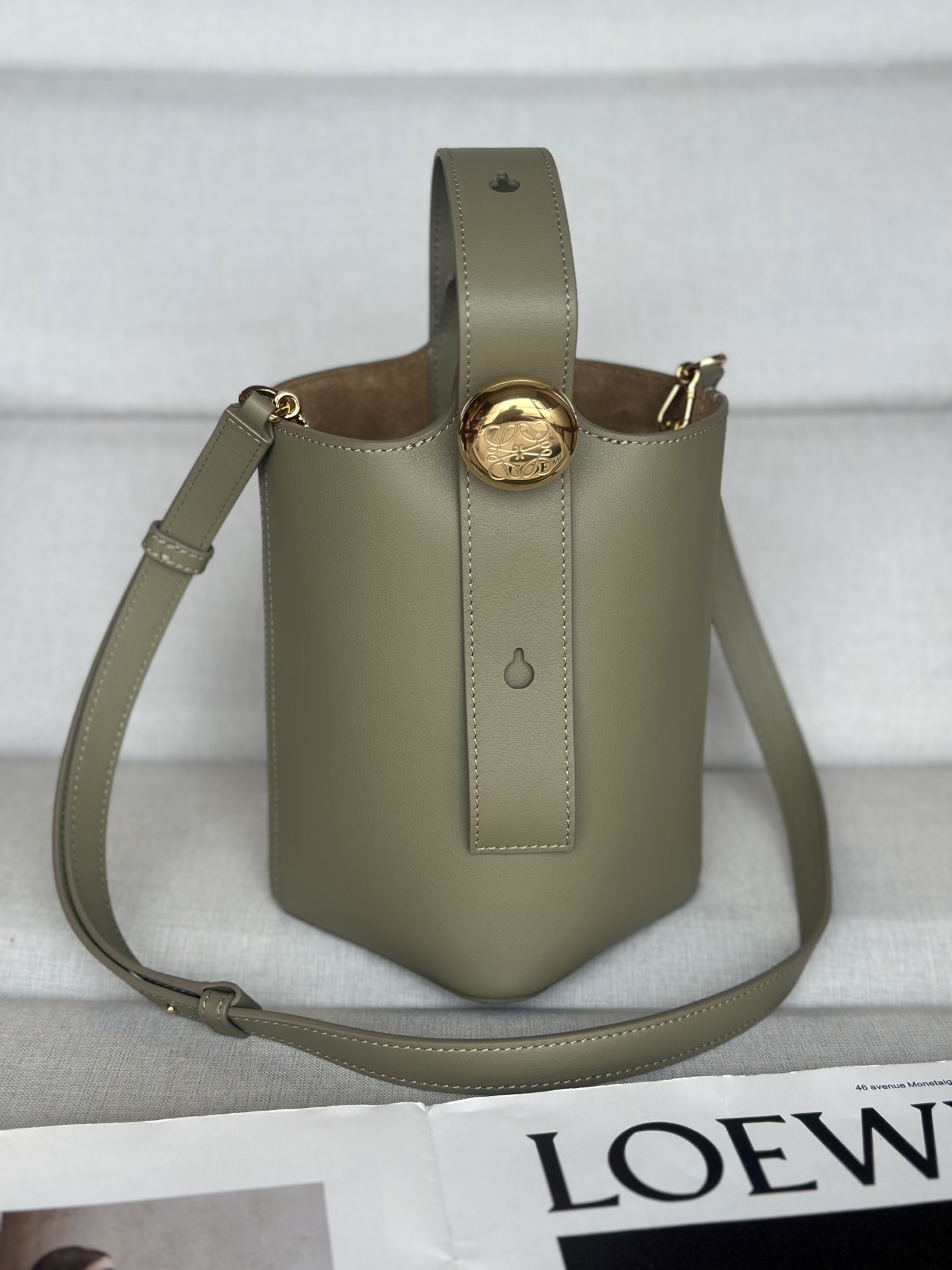 로에베 Loewe 332S Mini Pebble Bucket Bag