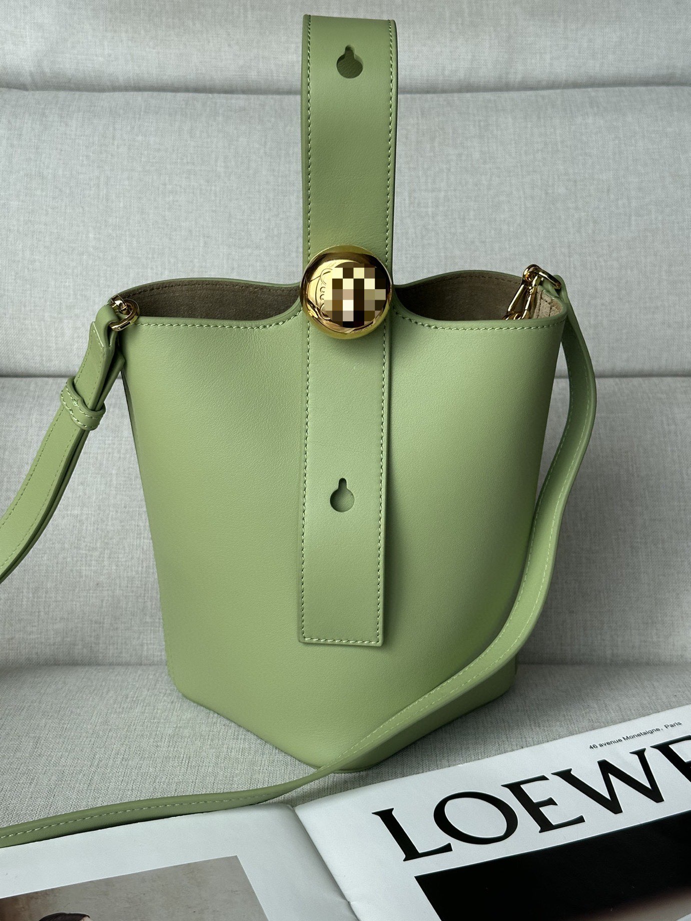 로에베 Loewe 332S Mini Pebble Bucket Bag