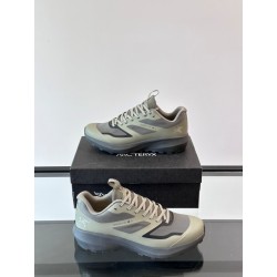 아크테릭스 ARC'TERYX 스니커즈