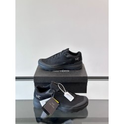 아크테릭스 ARC'TERYX 스니커즈