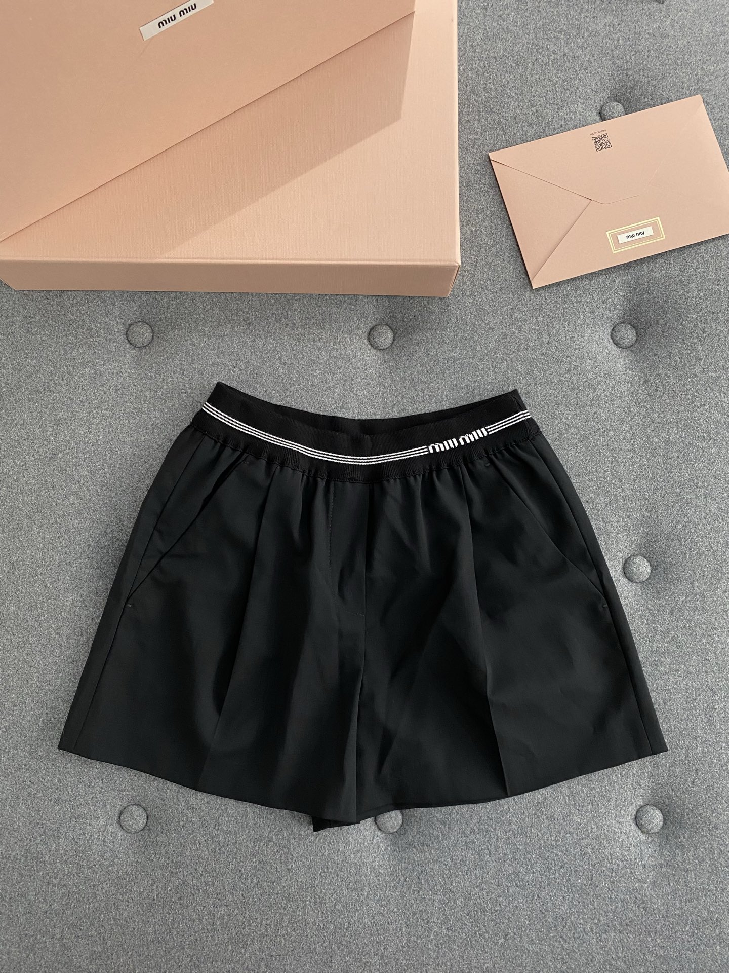 미우 미우 Miu Miu 반바지