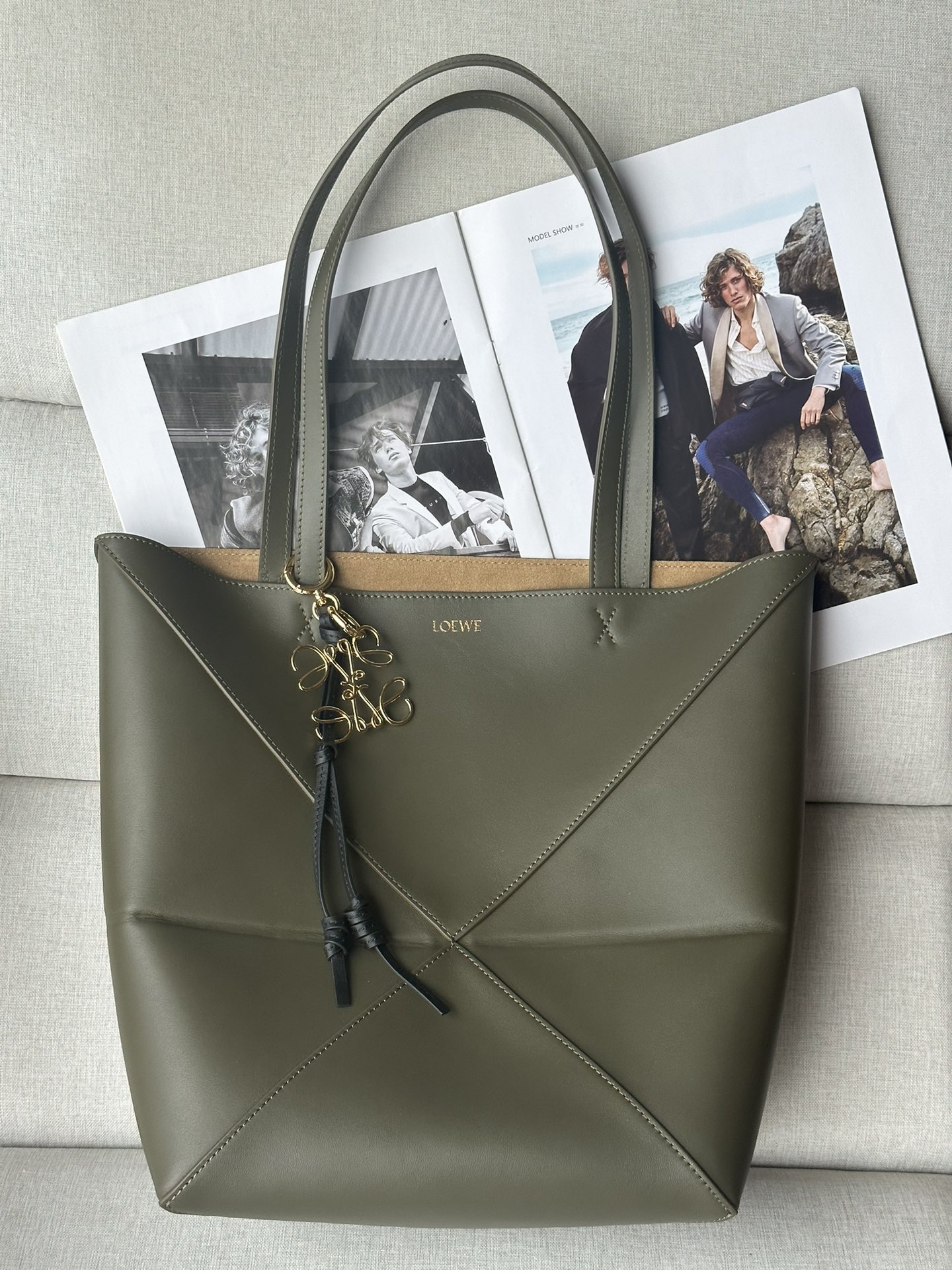 로에베 Loewe 1762 Puzzle Fold Tote Bag in Shiny Calfskin