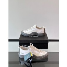 아크테릭스 ARC'TERYX 스니커즈