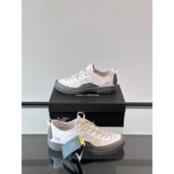 아크테릭스 ARC'TERYX 스니커즈
