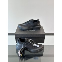 아크테릭스 ARC'TERYX 스니커즈