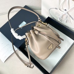 프라다 Prada 1BE067 Soft Grain 버킷 백 19.5CM