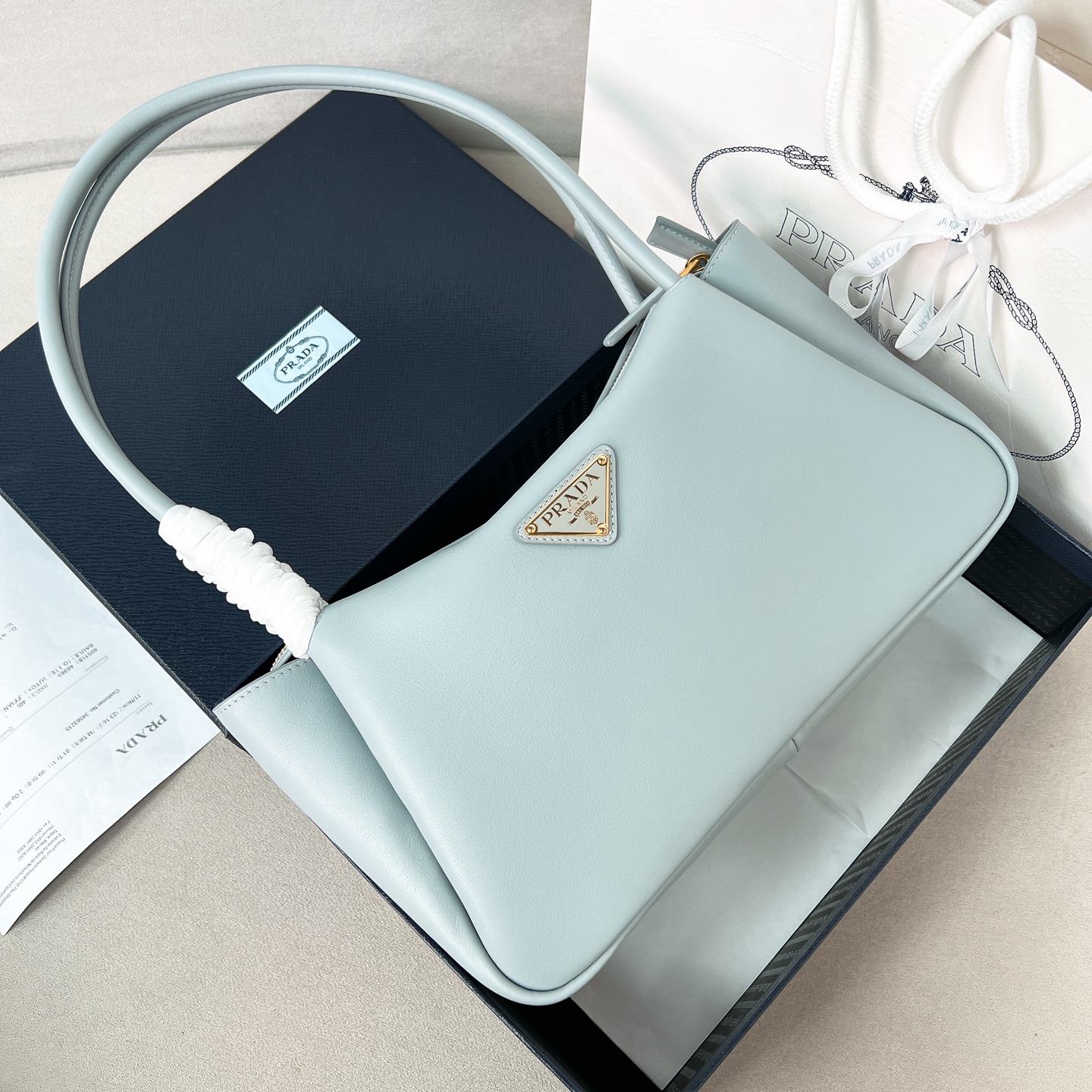 프라다 Prada 1BA444 SoftGrainhobo 탑 핸들백 28CM
