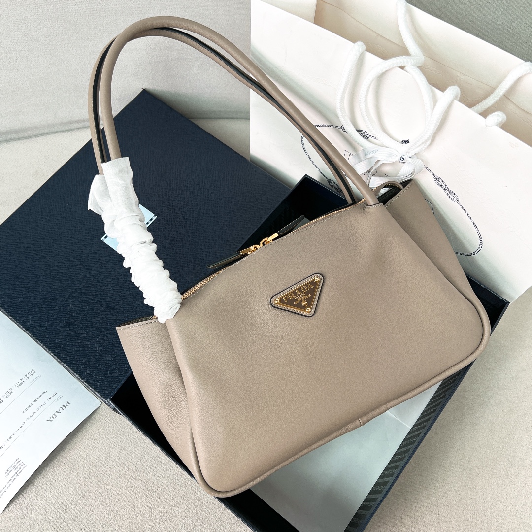 프라다 Prada 1BA444 SoftGrainhobo 탑 핸들백 28CM