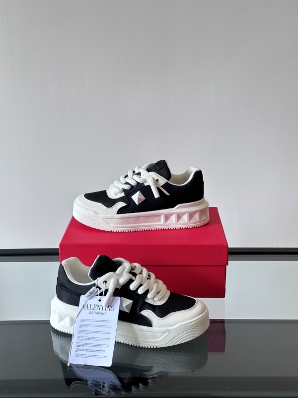 발렌티노 Valentino 스니커즈