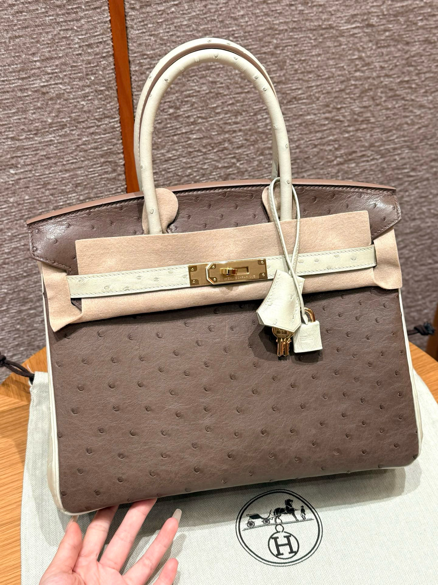 에르메스 Hermes Birkin 30cm KK ostrich 81 Girs  Tourerlle and 8L Beton/gold