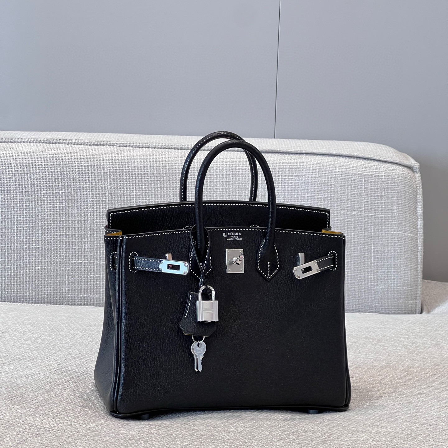 에르메스 Hermes Brikin 25cm Chèvre 89 Noir and 9D Jaune amber/silver