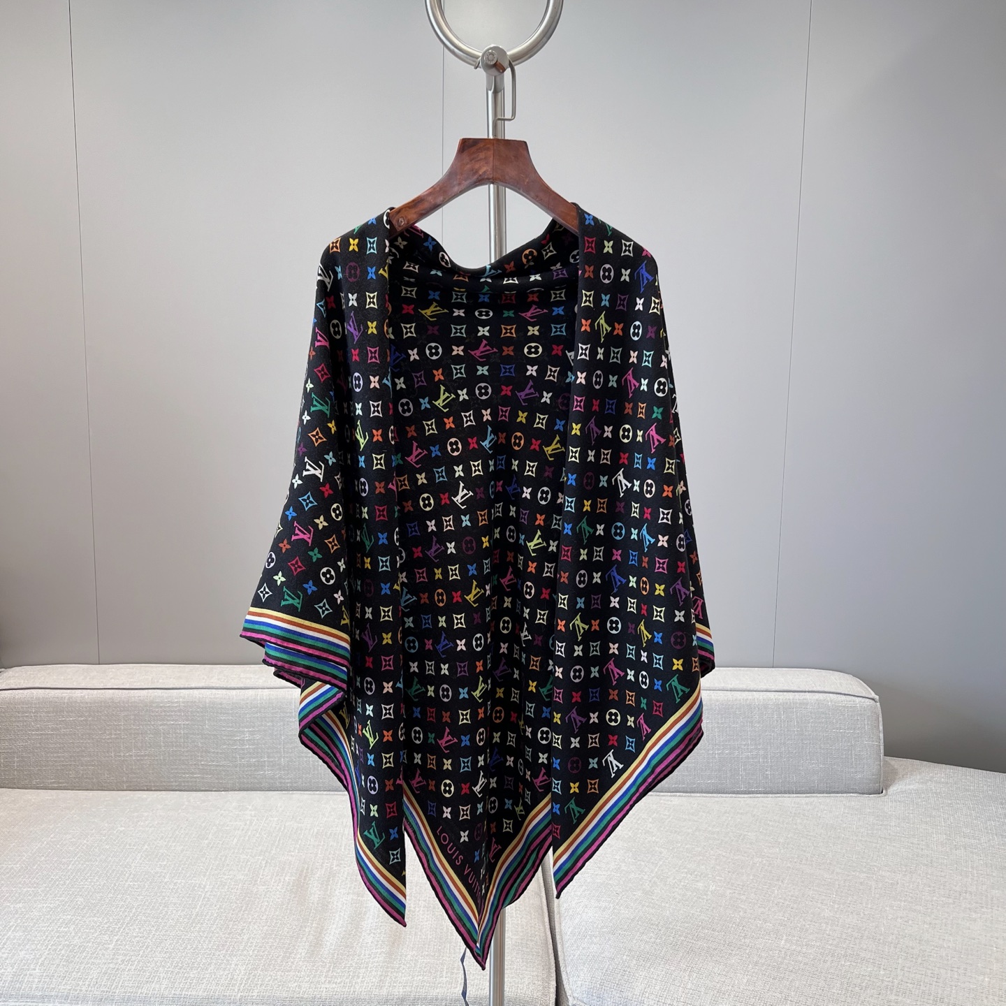 루이비통 Louis Vuitton LV x TM Monogram Multicolor 숄 134x134cm