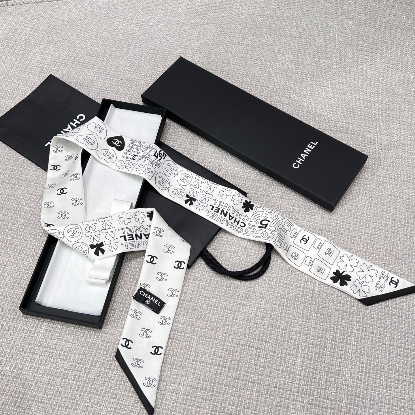 샤넬 CHANEL 실크 트윌리 120×6CM