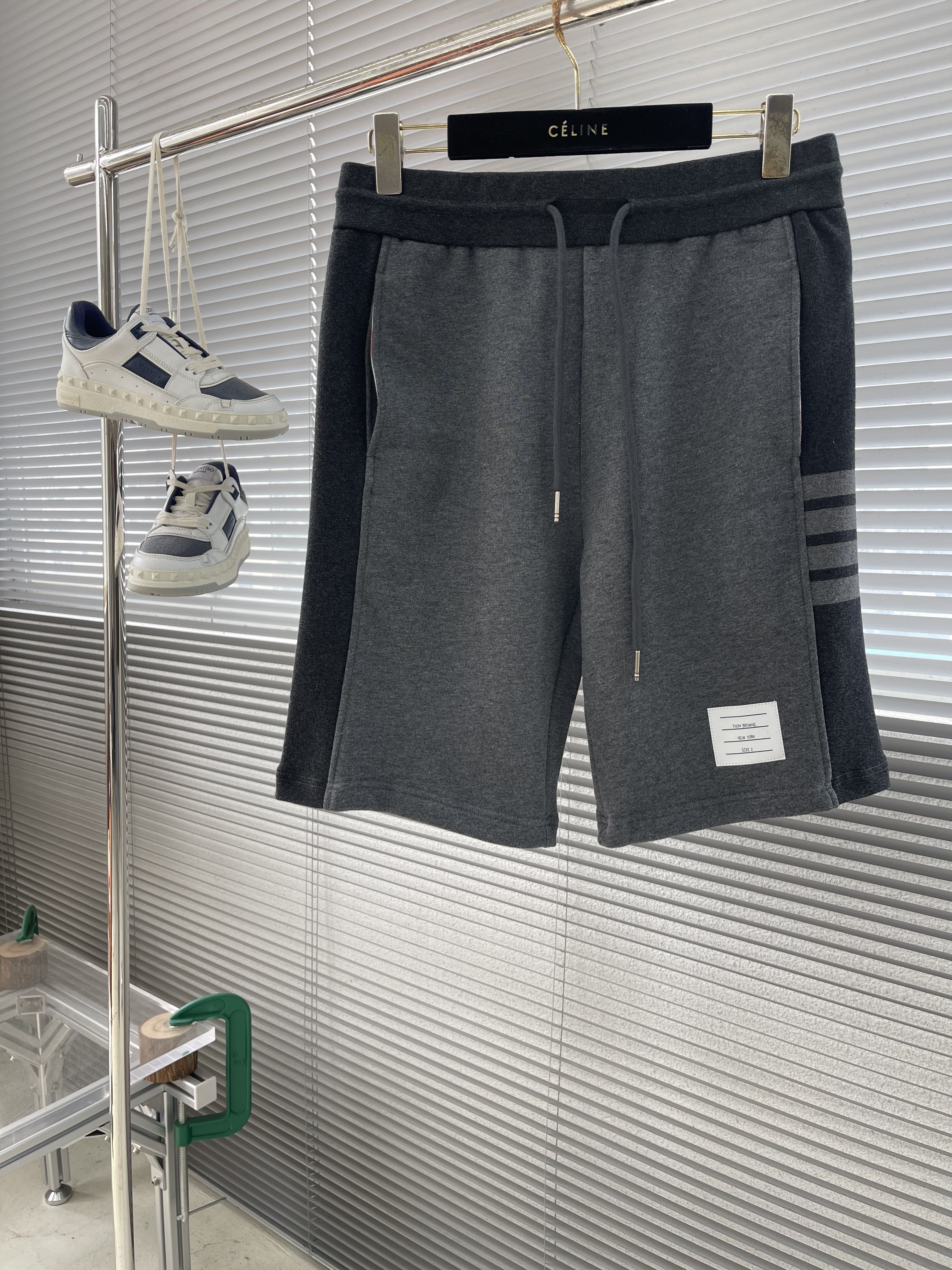 톰브라운 Thom Browne 반바지