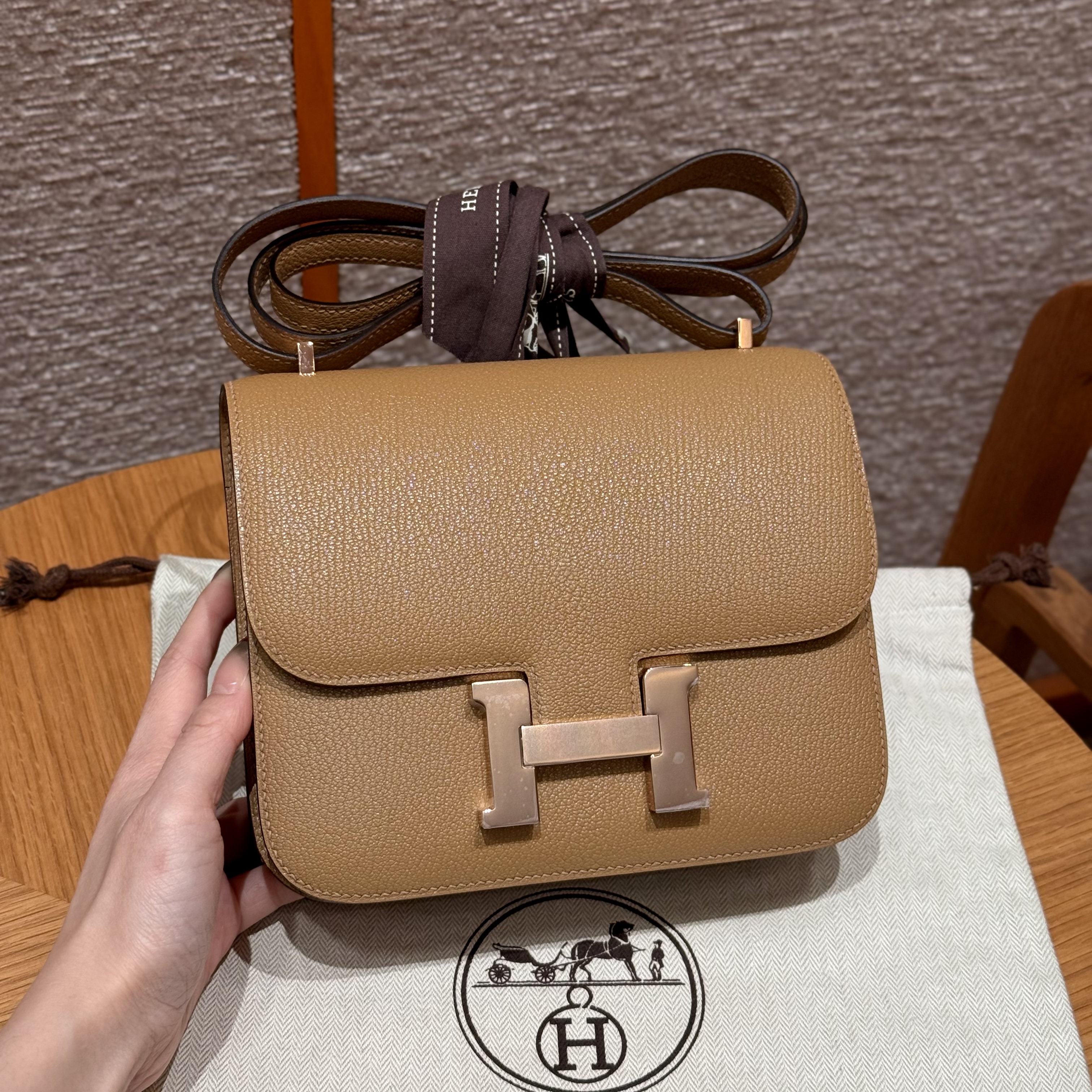 에르메스 Hermes Constance 19cm chèvre OM chai/Rose gold
