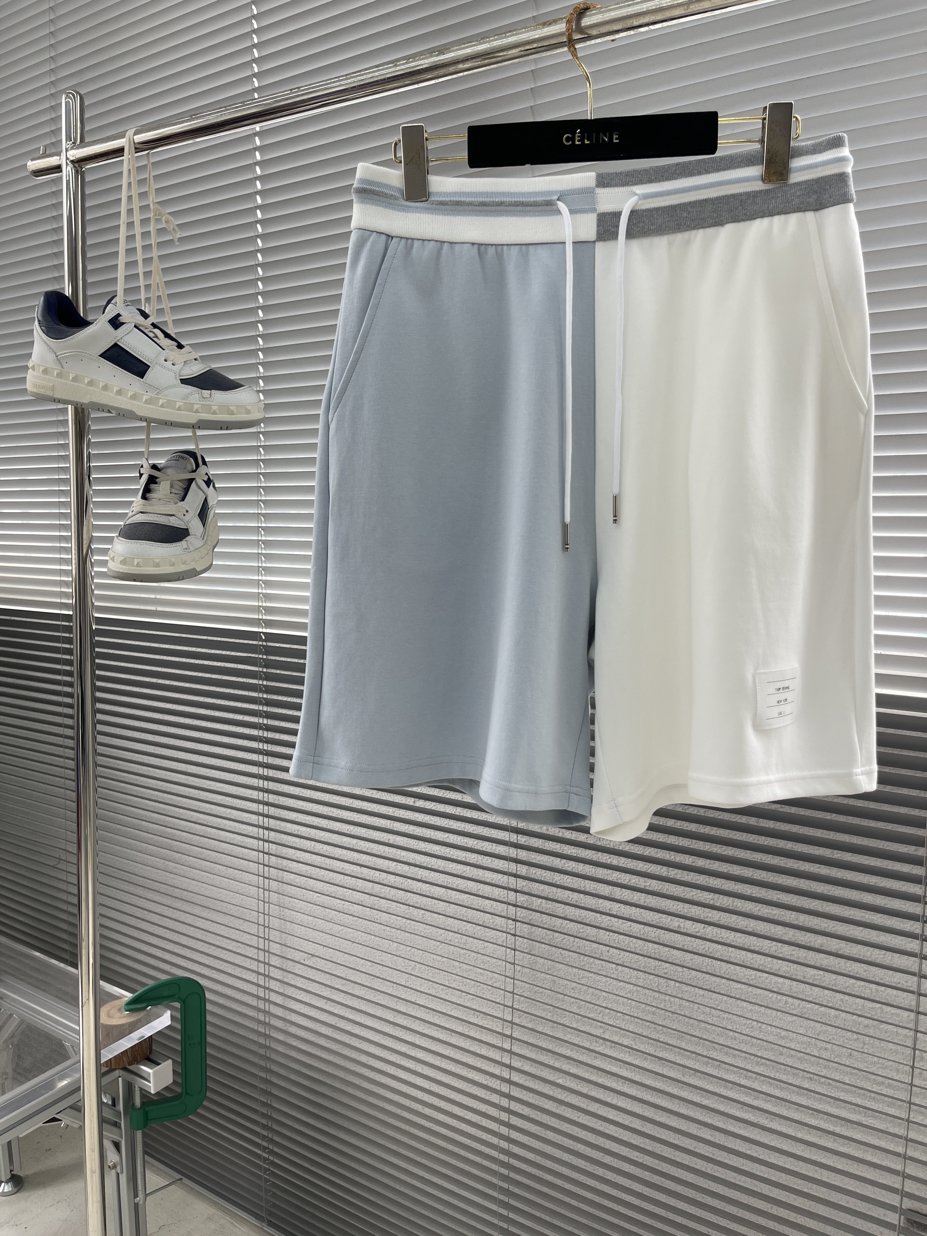 톰브라운 Thom Browne 반바지