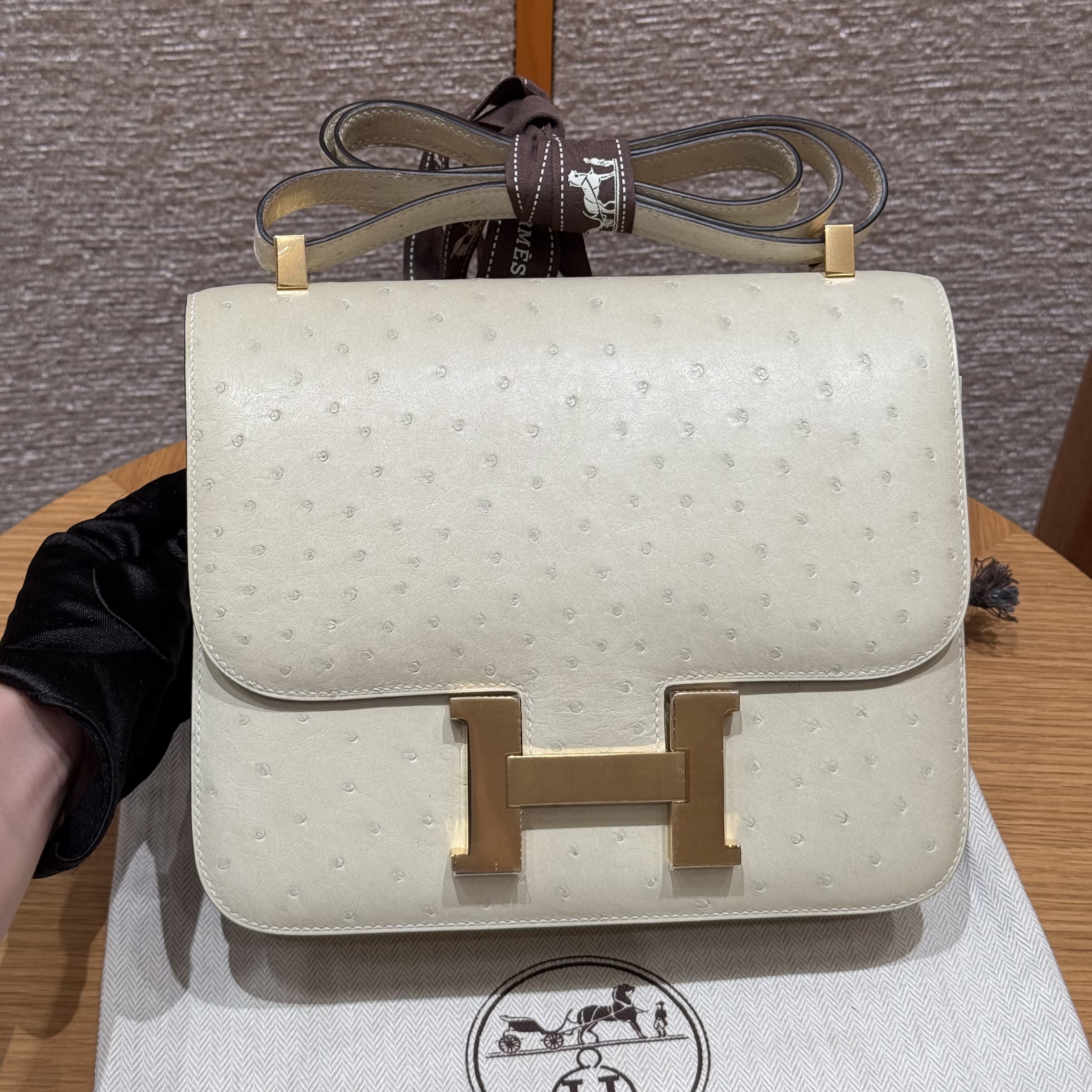 에르메스 Hermes Constance 24cm KK ostrich 3C Parchemin/gold