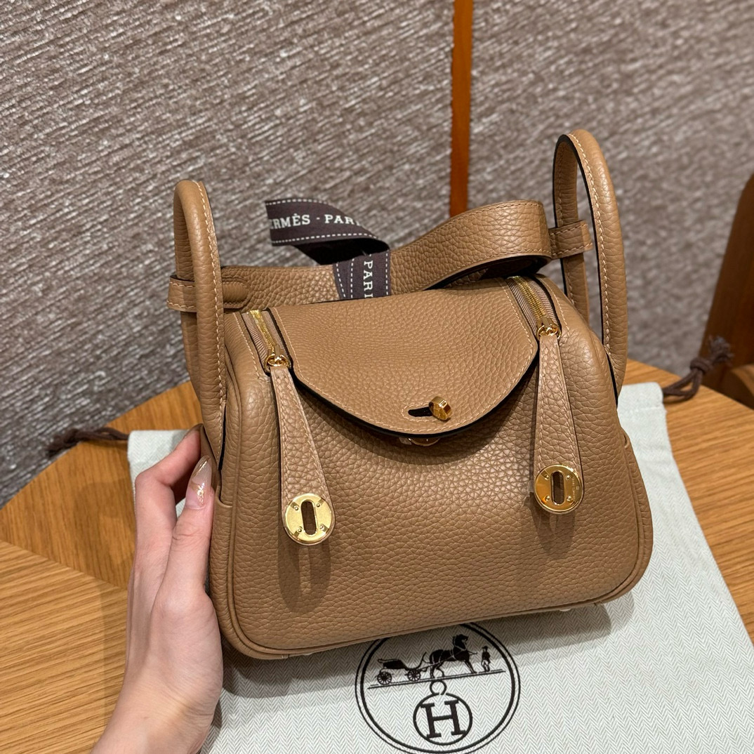 에르메스 Hermes Mini Lindy 19cm Clemence 0M Chai/gold