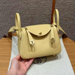 에르메스 Hermes Mini Lindy 19cm Clemence 1Z Jaune Poussin/gold